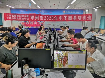 脫貧戶余春燕 從受助到助人，用電商技術(shù)服務(wù)村民頌黨恩